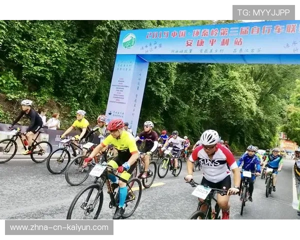 自行车协会推动青少年赛事的志愿者体系建设与培训，自行车协会宣传海报